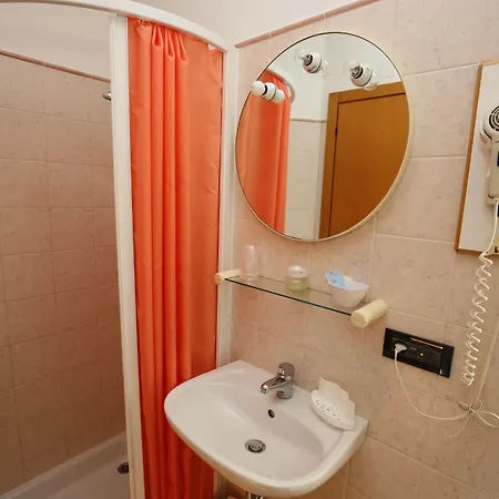 فندق Al Casolare 3*